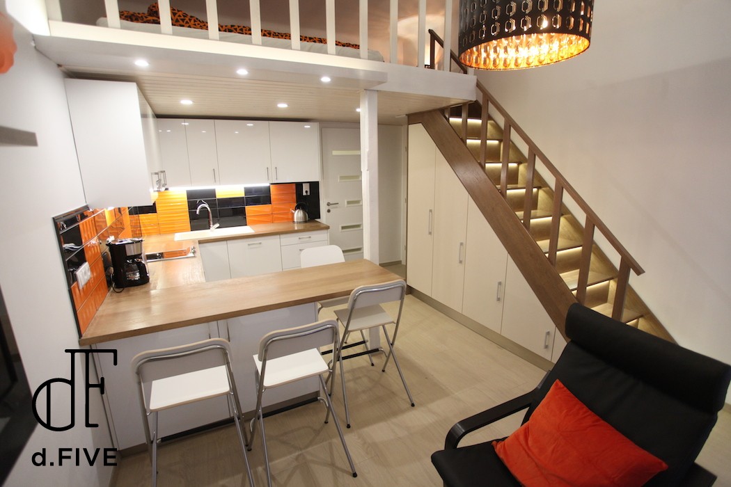 d.Five Heroes' Square Expat Family Apartment